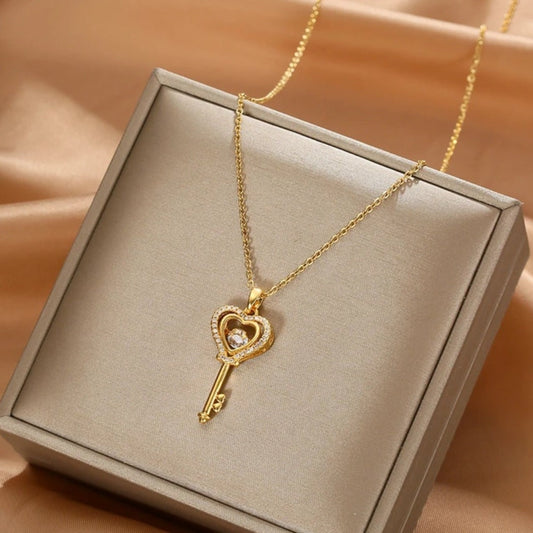 HEART KEY NECKLACE (18K GOLD PLATED )