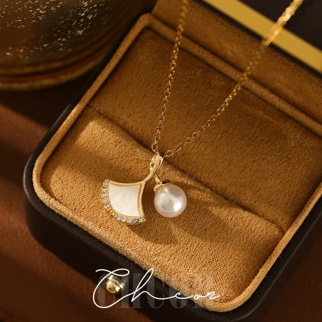 MERMAID PEARL NECKLACE (18K GOLD PLATED )